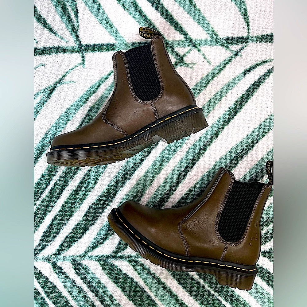 Dr Martens 2976 Chelsea Boot Olive Green SZ 7US